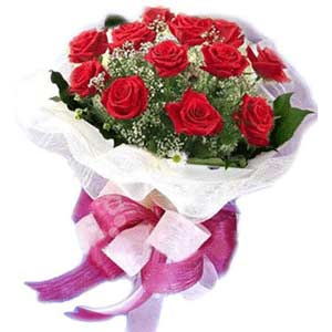 Sincan çiçekçileri firmamızdan 11 adet kırmızı güllerden buket modeli